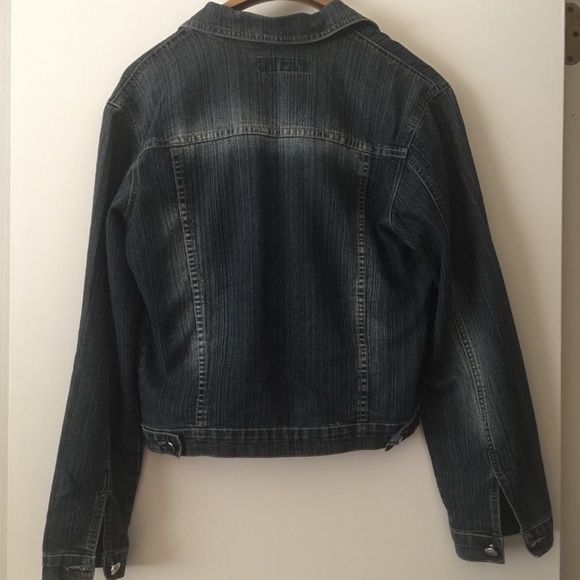 Jacket 🧥 - Picture 2 of 4